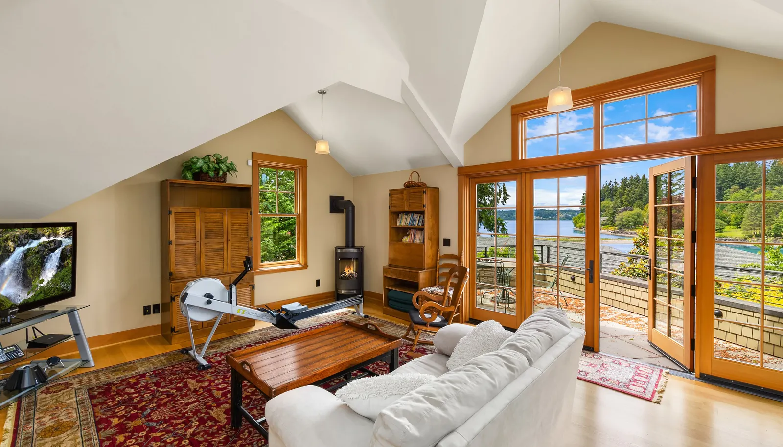 The studio over the garage with a large balcony overlooking the water