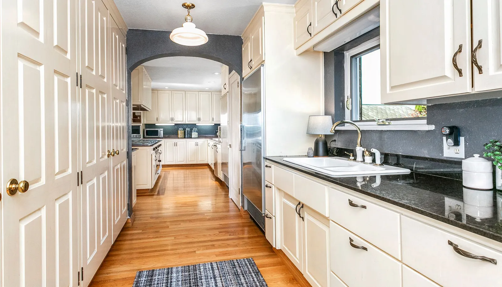 Butler's pantry with it's own sink. Butler's pantry with it's own sink.
