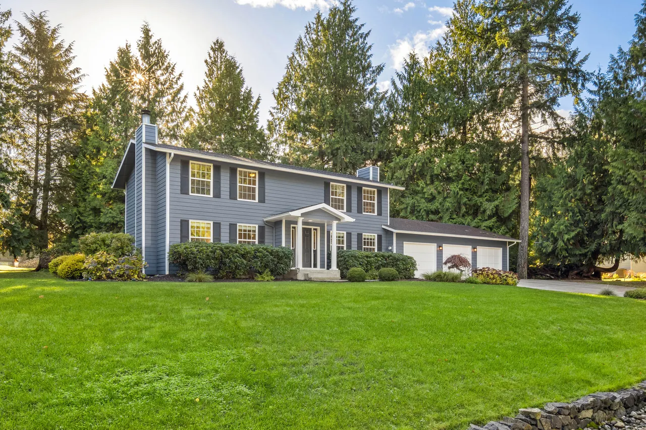 Room to breathe! A short stroll to the Meadowmeer Grill, the Athletic Club with tennis, gyms, yoga and pool!