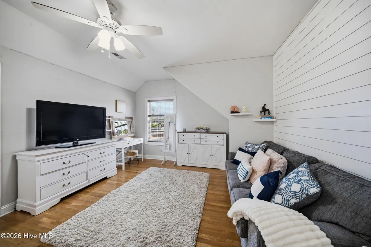 79-web-or-mls-GI - 3027 Hayden Dr - List