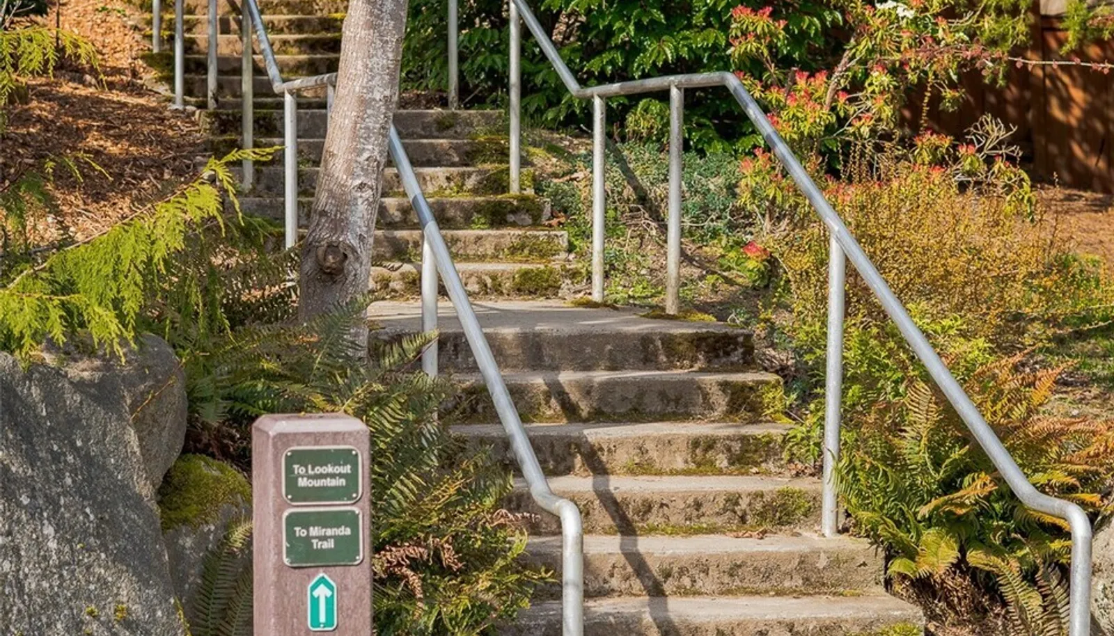 Nearby access to local trails and hillside pathways.