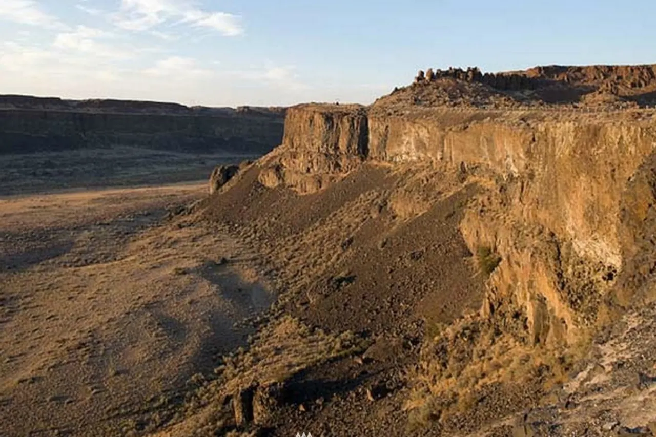 Property includes canyon floor and areas on both sides of the coulee floor. 300 days of sunshine. Property includes canyon floor and areas on both sides of the coulee floor. 300 days of sunshine.