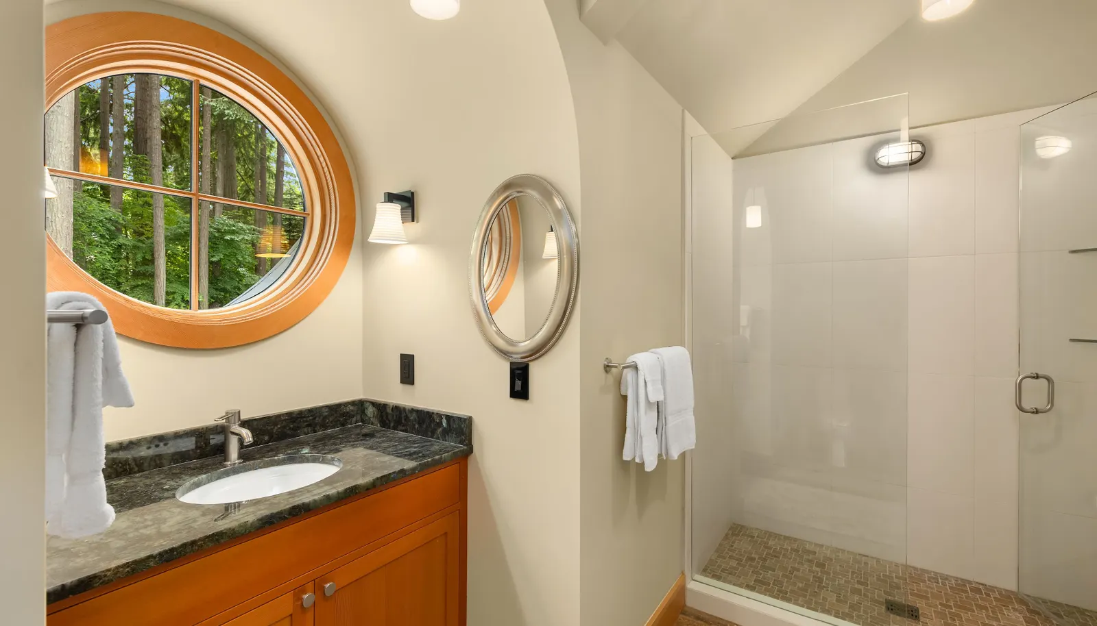 The bathroom in the studio