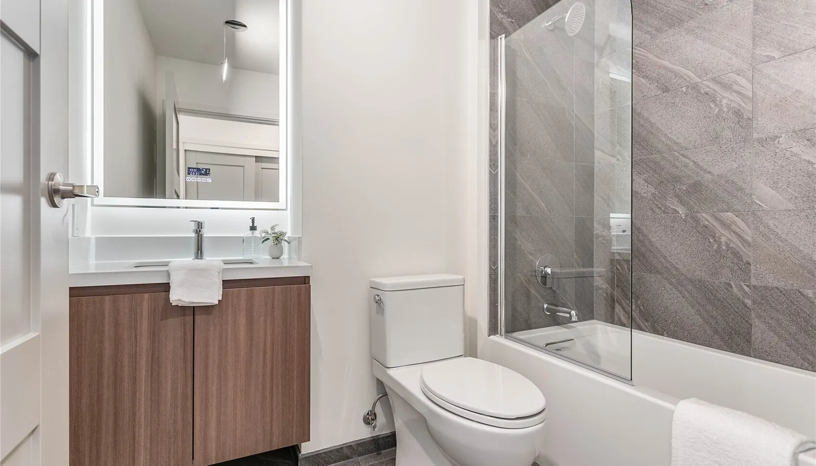 Full bathroom off second bedroom.