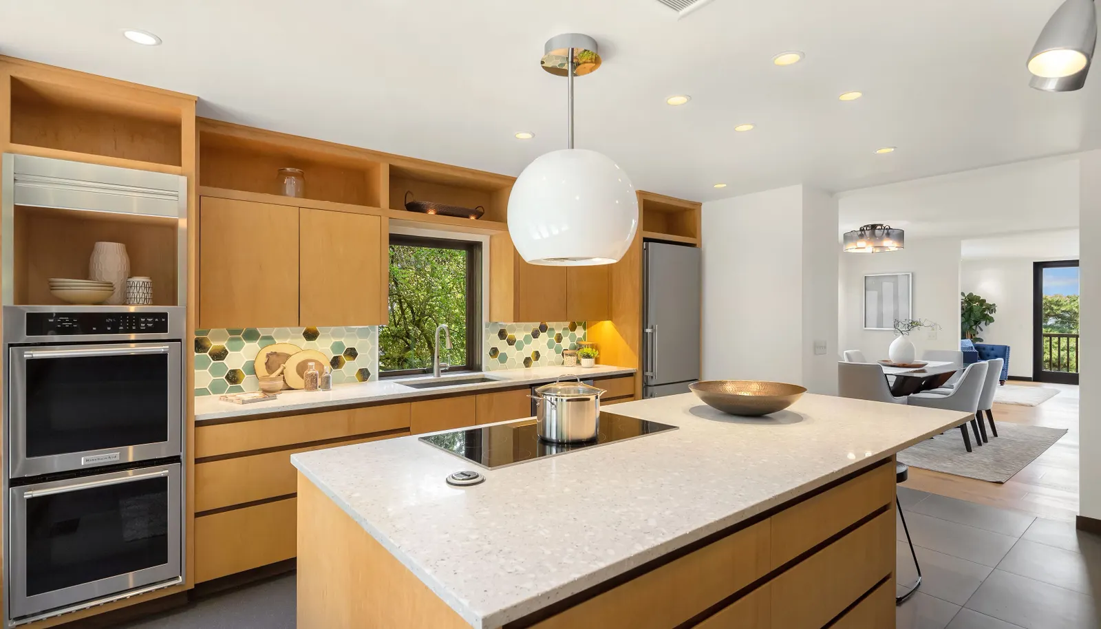 The home was remodeled circa 2014, successfully refreshing it and bringing it up-to-date without sacrificing its essential Ralph Anderson character that makes it a quintessential example of its time.