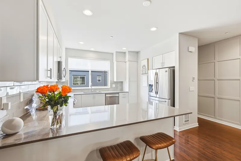 The generous breakfast bar is ideal for both everyday dining and casual gatherings.