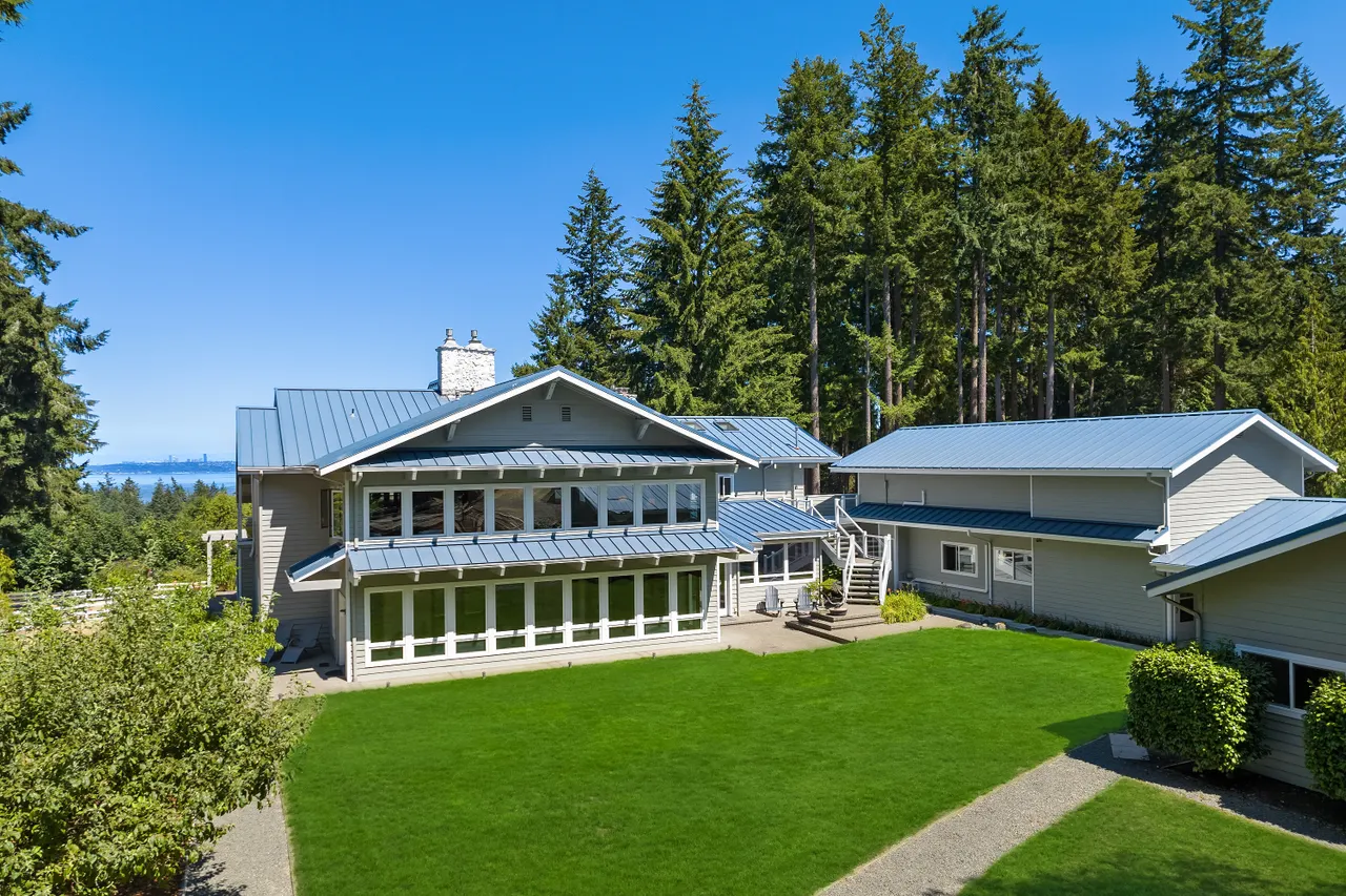 You feel like you could be up in the San Juans but are only an hour to Sea-Tac International airport.