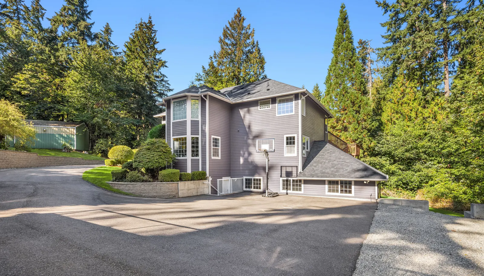 Driveway can accommodate many cars for large gatherings.