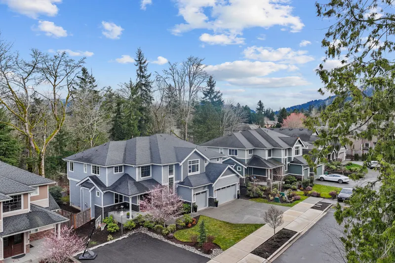 A hidden enclave of luxury homes A hidden enclave of luxury homes