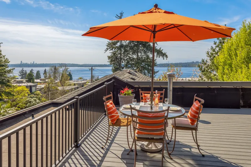 Rooftop deck with views of Lake Washington & Seattle Rooftop deck with views of Lake Washington & Seattle