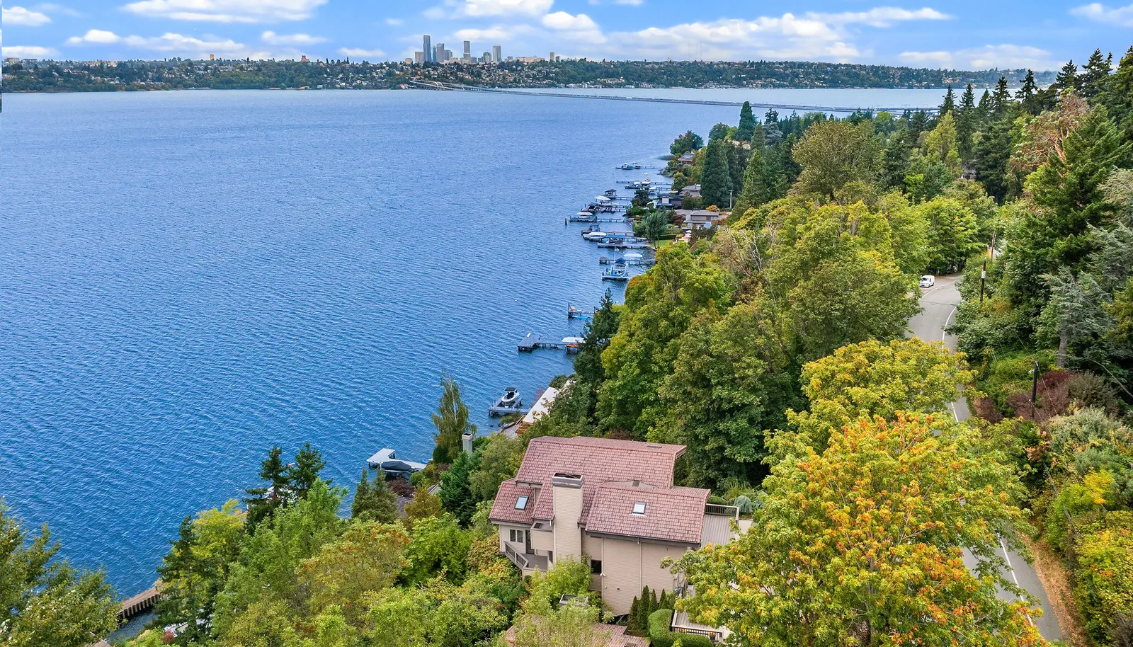 Premier Mercer Island West side, mid/north-end location; close to all MI has to offer, and access to I90 (3 minutes) yet with privacy and seclusion. Abundant onsite, and off-street guest parking.