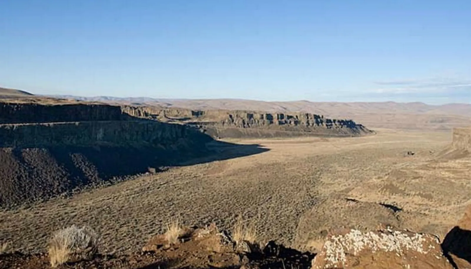 Canyon floor continues onto 3200 acres of public land with many trails for horseback riding, hiking, mountain biking and more! Colubmia River boat launch and future marina site is just around the corner in the far distance. Canyon floor continues onto 3200 acres of public land with many trails for horseback riding, hiking, mountain biking and more! Colubmia River boat launch and future marina site is just around the corner in the far distance.