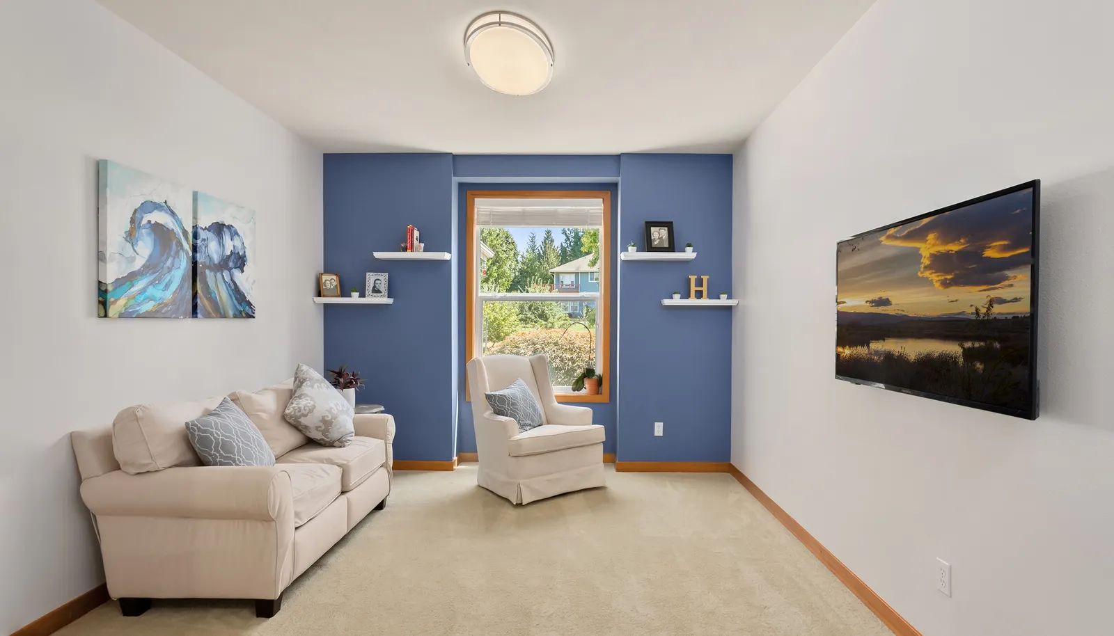 Dining room currently being used as a sitting room. Dining room currently being used as a sitting room.