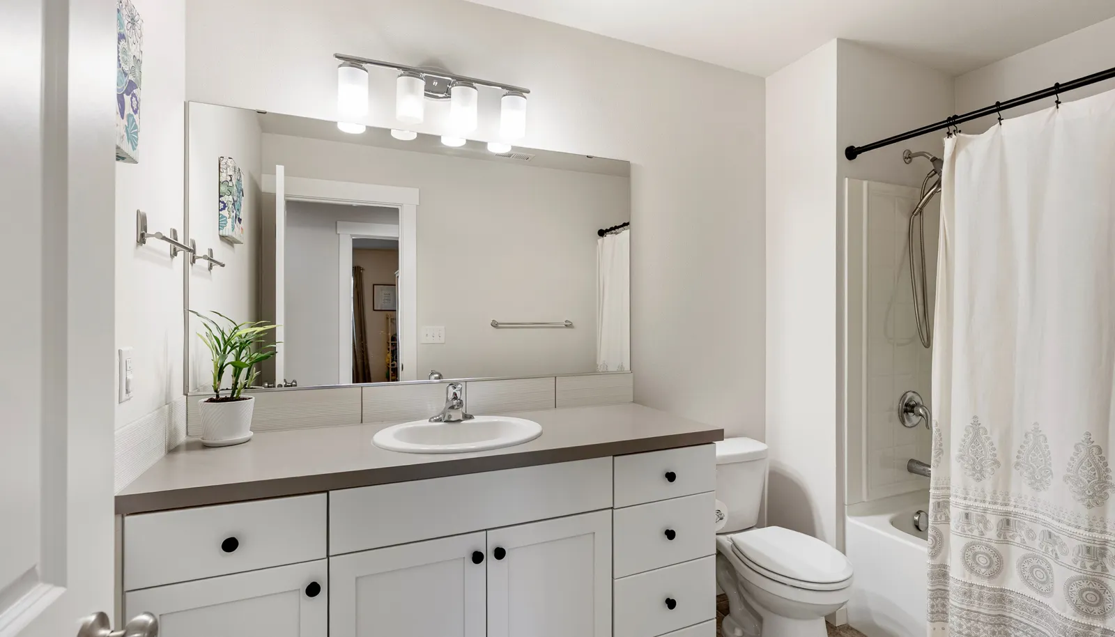 Shared Full Bath 2nd Floor