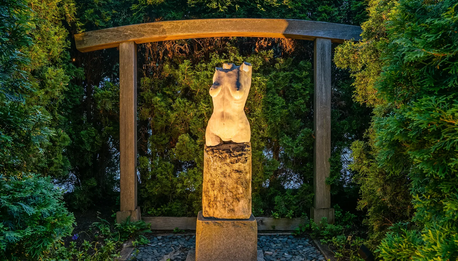 An art alcove sets the mood as you enter the front courtyard.