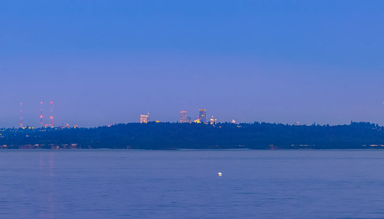 Stunning views day and night, pictured here is the twinkling Seattle city skyline at twilight! Stunning views day and night, pictured here is the twinkling Seattle city skyline at twilight!