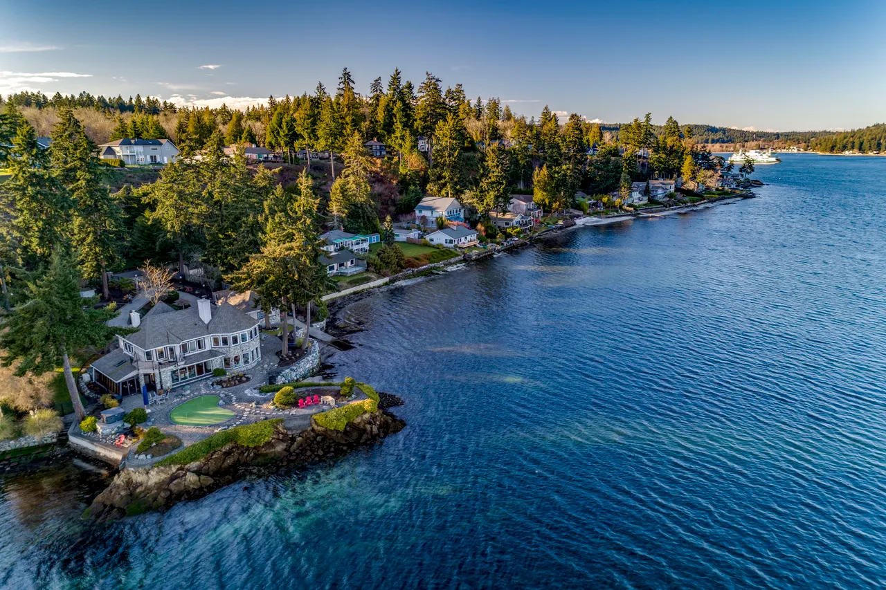 You have likely never seen a waterfront property quite like this! Now there is a direct ferry service to Downtown Seattle from S