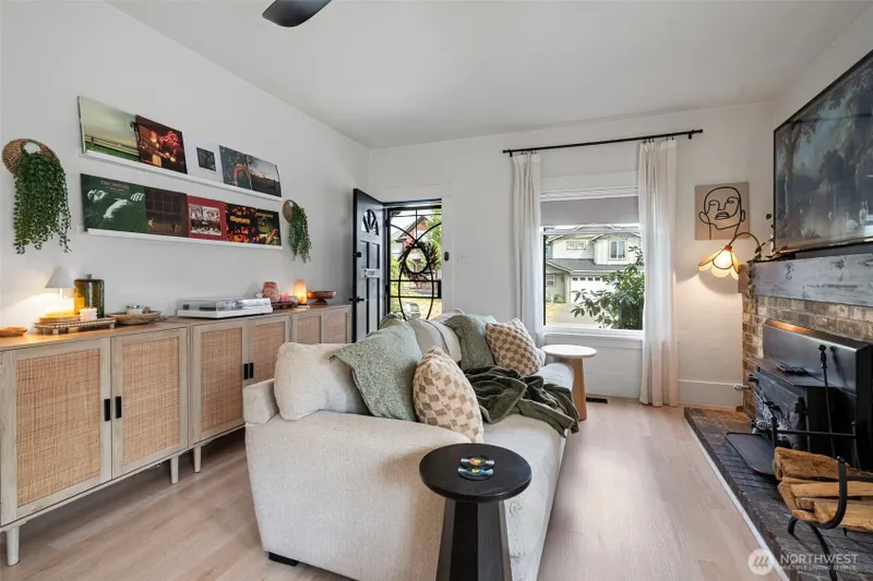 The original 10-foot ceilings have been reinstated