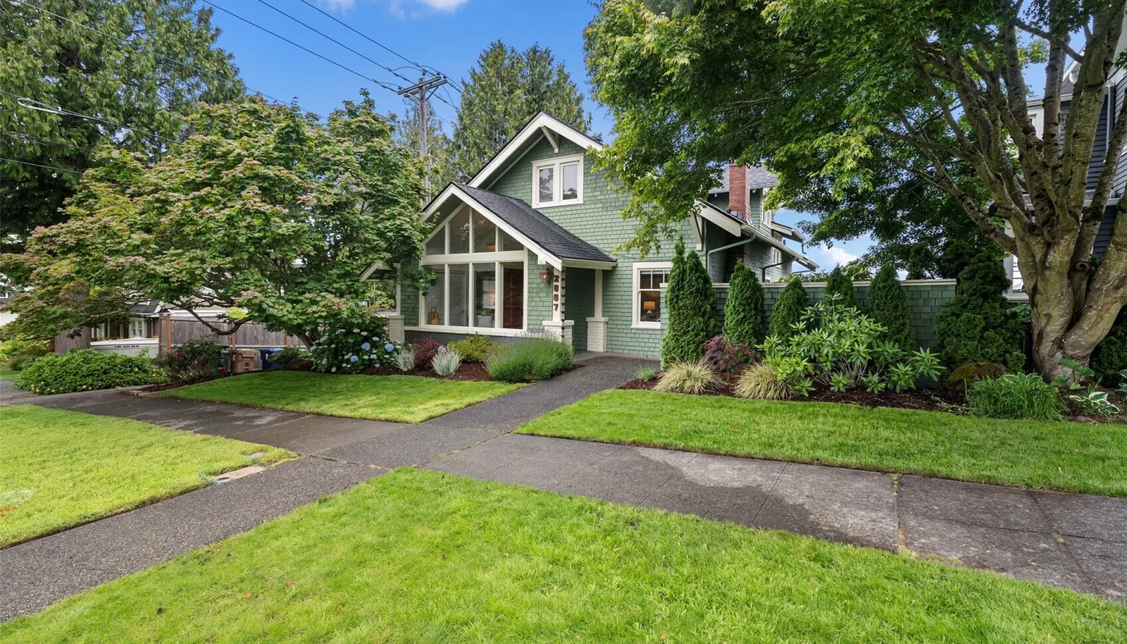 Minutes to Old Town, Proctor and waterfront-a desired locale for sure.