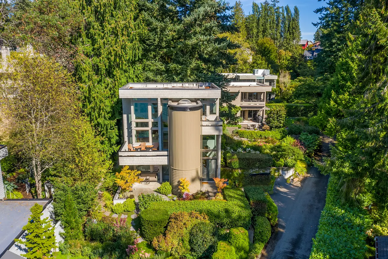 Stunning contemporary style at Sun Day Cove. Stunning contemporary style at Sun Day Cove.