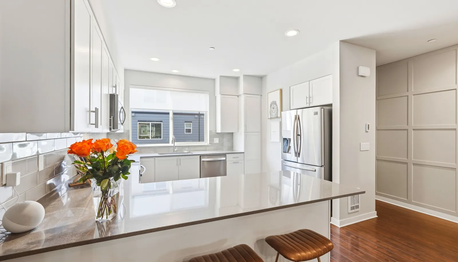 The generous breakfast bar is ideal for both everyday dining and casual gatherings.