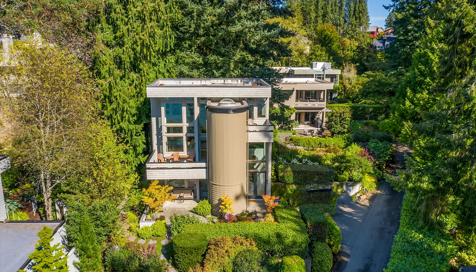 Stunning contemporary style at Sun Day Cove. Stunning contemporary style at Sun Day Cove.