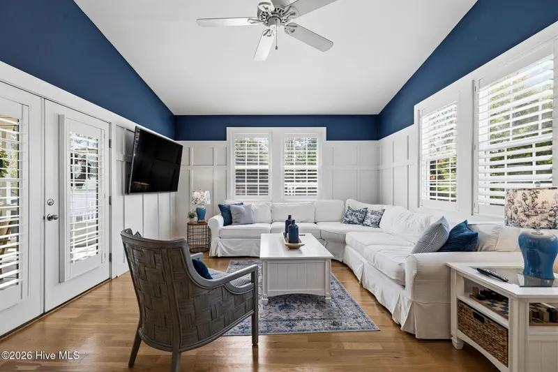 44-web-or-mls-GI - 3027 Hayden Dr - List