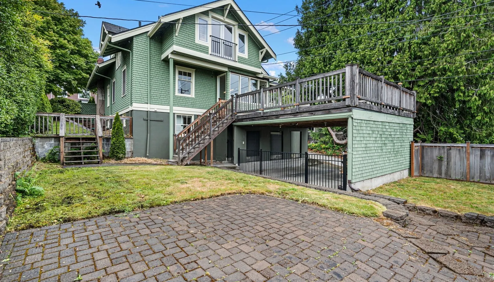 Well maintained home includes fresh exterior paint.