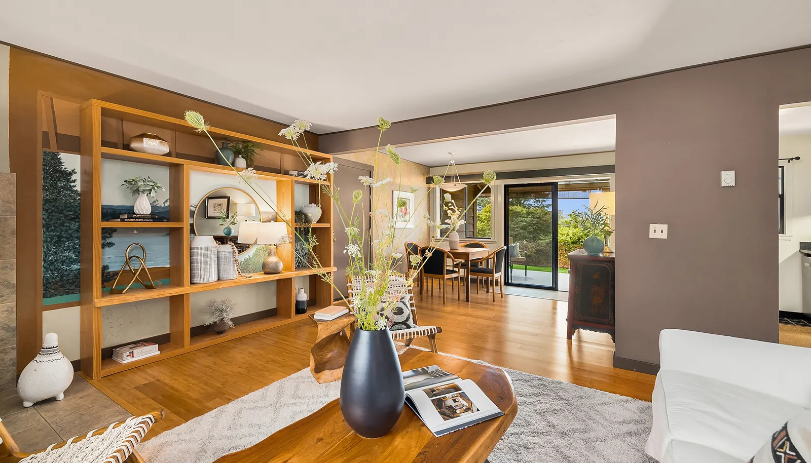 Living room, dining room, open to the sunny back yard. Living room, dining room, open to the sunny back yard.