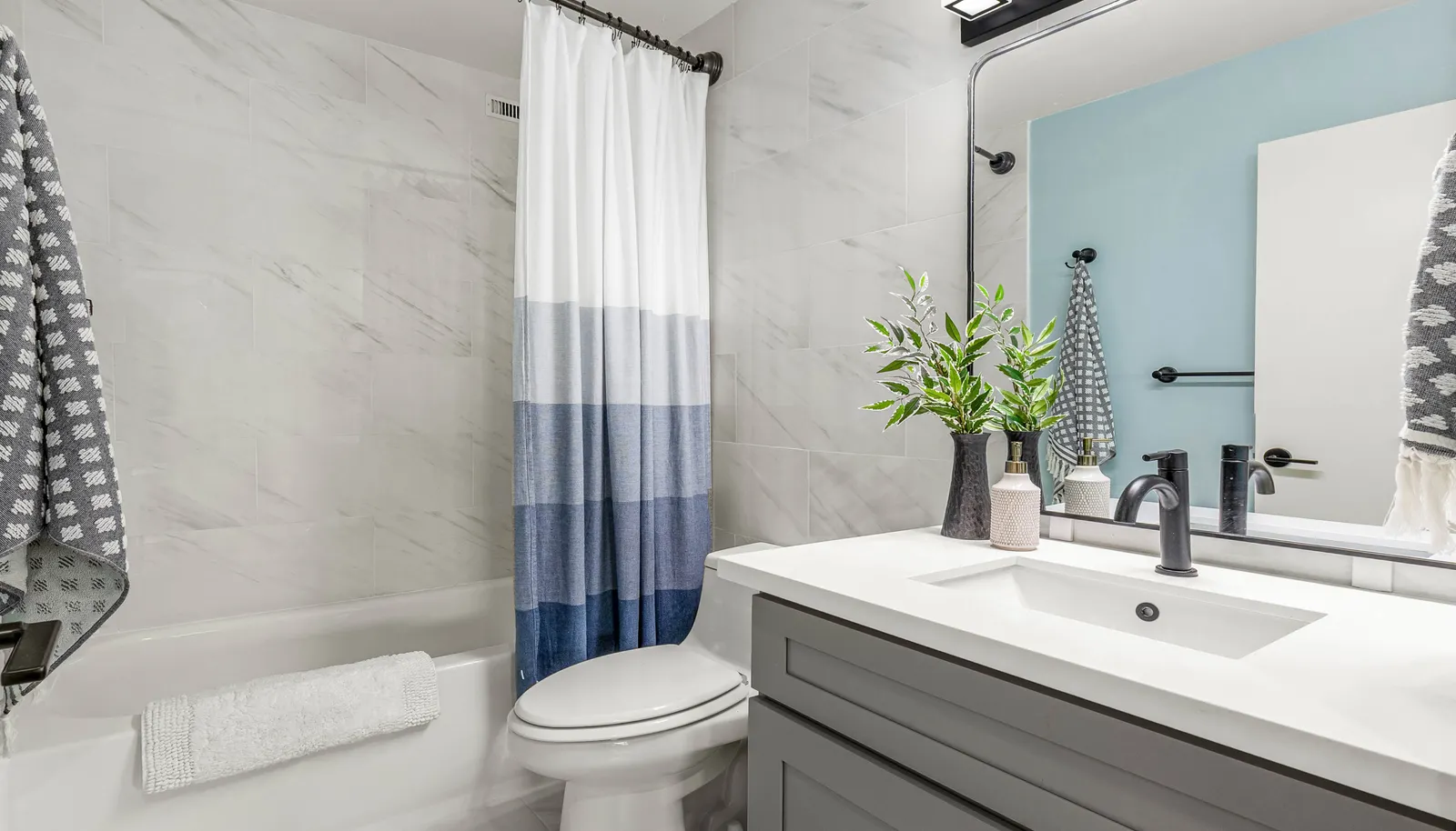 Bright and airy guest bathroom featuring modern fixtures.