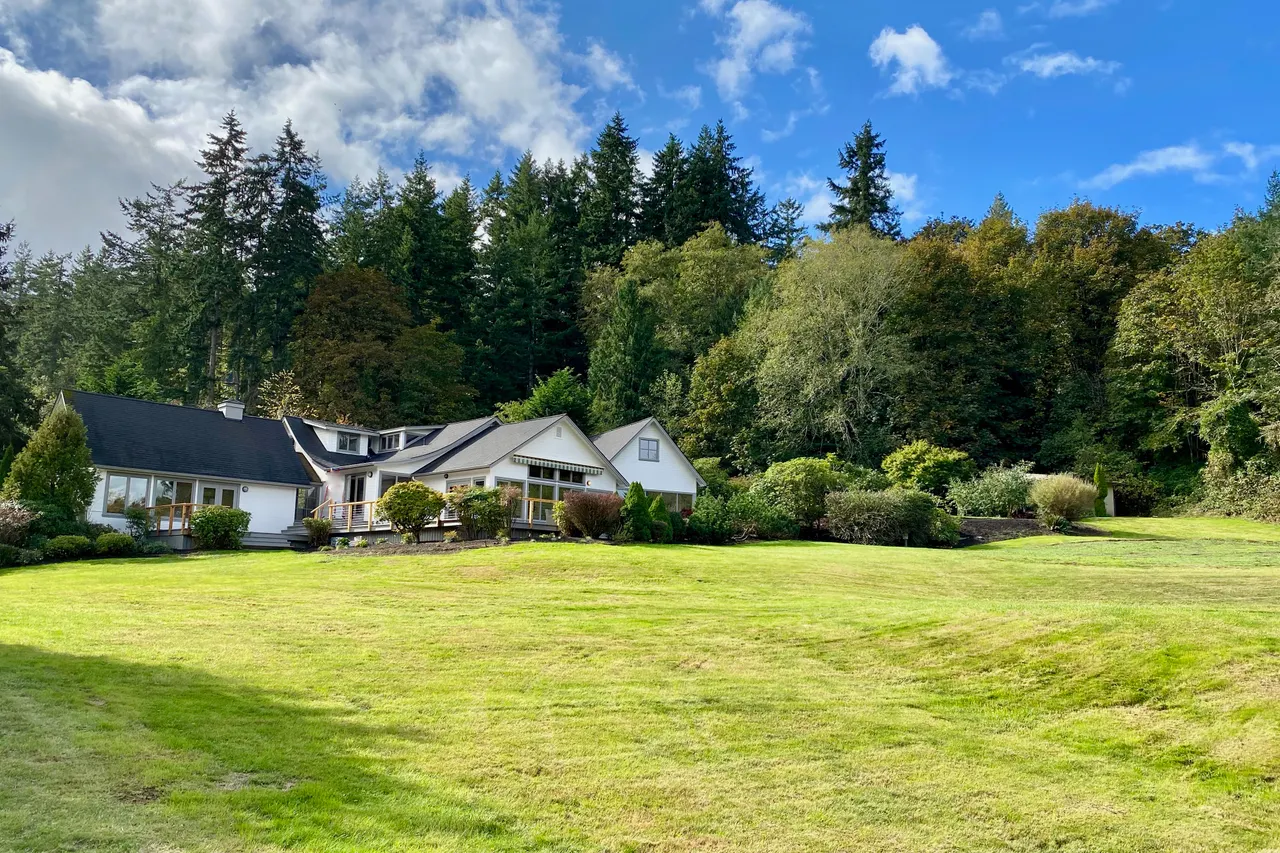 The original home, built in 1885 is a testament to the quality of this location as the settler's had many choices and chose the