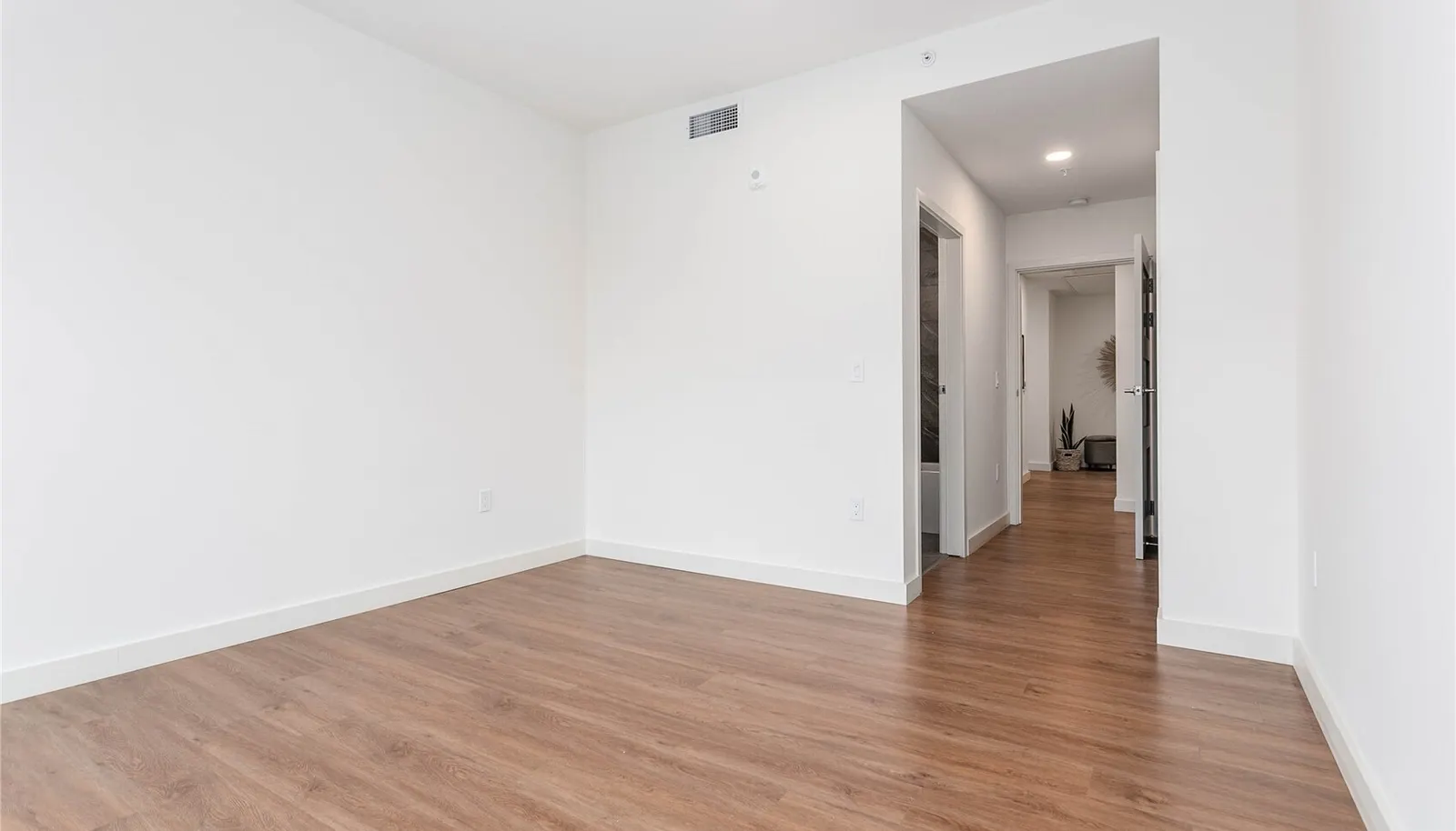 Second bedroom.
